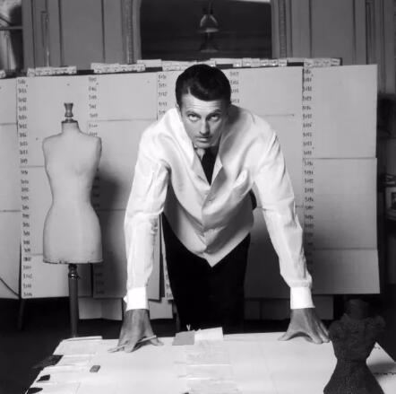 法國著名時裝設(shè)計師、時尚品牌Givenchy創(chuàng)始人Hubert de Givenchy